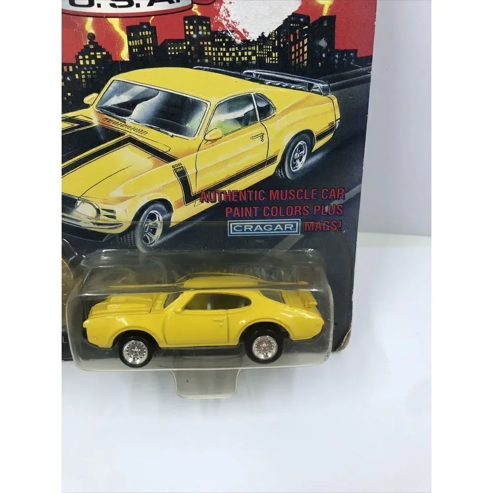 Johnny Lightning Muscle Cars USA 1969 Olds 442 Yellow Diecast 1/64 Series 9